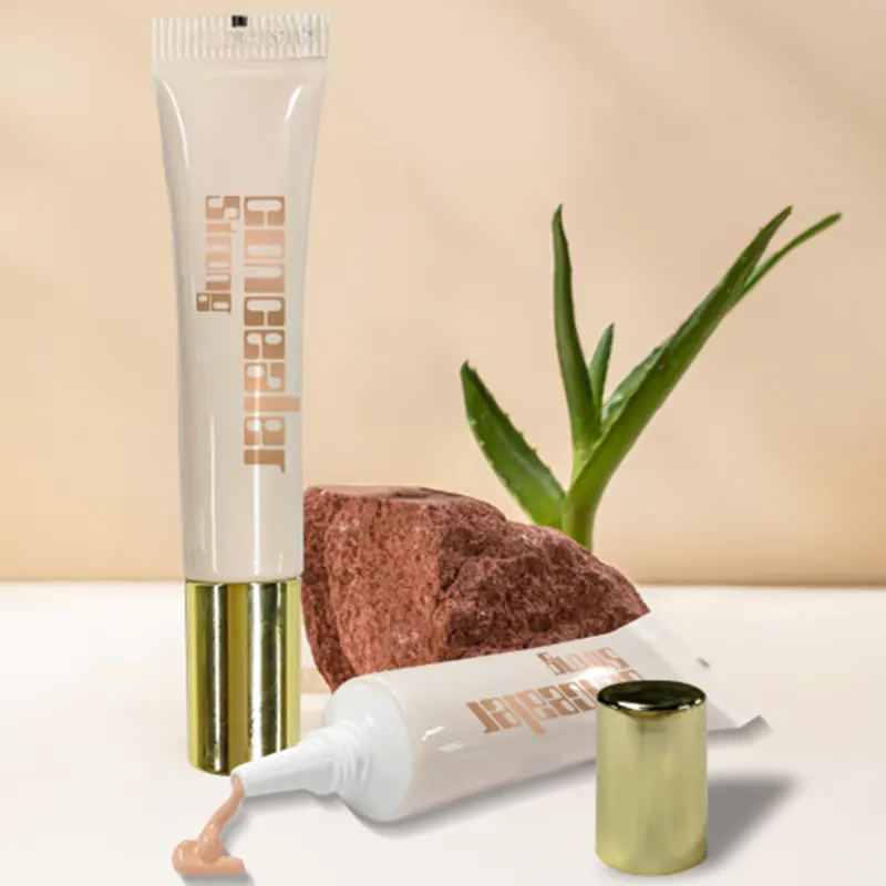 Silkeagtig glat flydende concealer